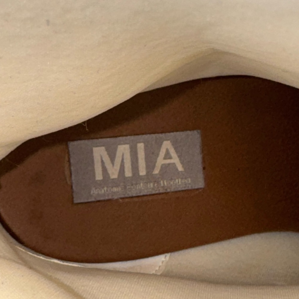 MIA “The It Girl” Minimalist White Boots - Picture 4 of 4
